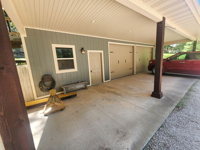 233 Sidehill Drive, Ridgedale, MO 65739