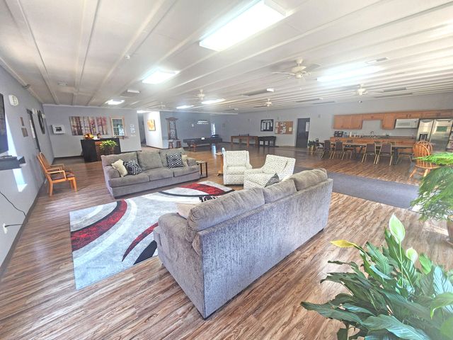 233 Sidehill Drive, Ridgedale, MO 65739