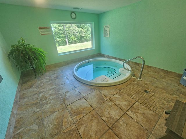 233 Sidehill Drive, Ridgedale, MO 65739