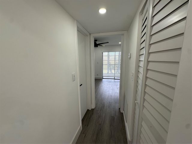 9061 Sunrise Lakes Blvd 212, Sunrise, FL 33322