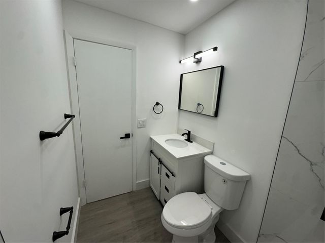 9061 Sunrise Lakes Blvd 212, Sunrise, FL 33322
