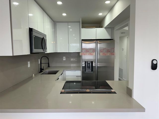 9061 Sunrise Lakes Blvd 212, Sunrise, FL 33322
