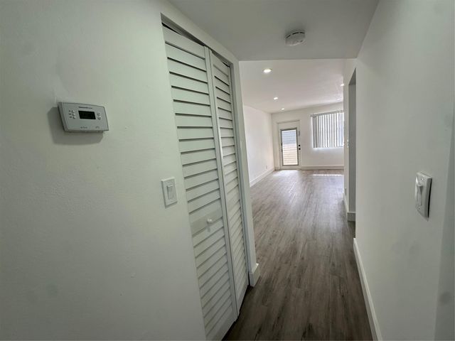9061 Sunrise Lakes Blvd 212, Sunrise, FL 33322