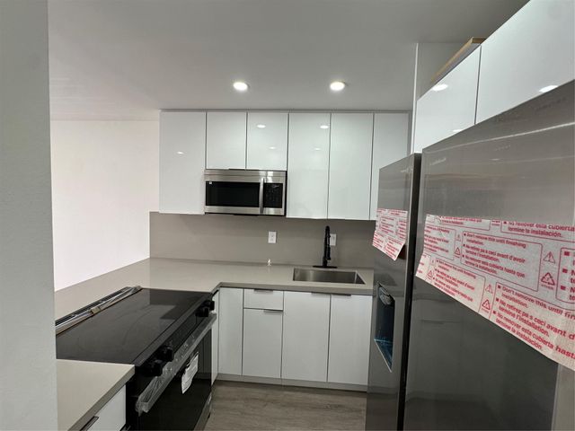 9061 Sunrise Lakes Blvd 212, Sunrise, FL 33322