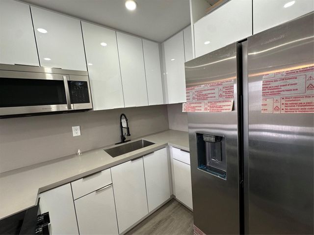 9061 Sunrise Lakes Blvd 212, Sunrise, FL 33322