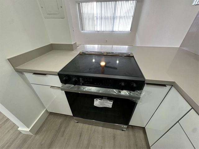 9061 Sunrise Lakes Blvd 212, Sunrise, FL 33322