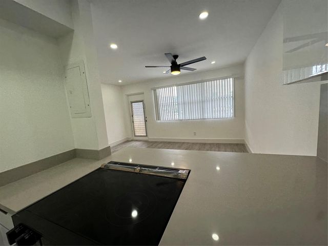 9061 Sunrise Lakes Blvd 212, Sunrise, FL 33322
