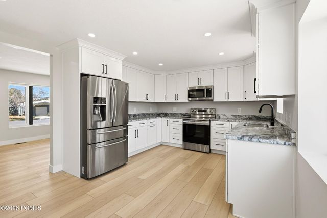 6121 S 520 East, Murray, UT 84107