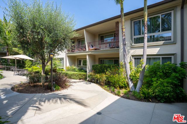 1633 N Laurel Avenue, Los Angeles, CA 90046