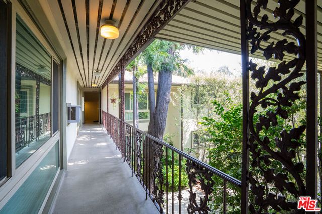 1633 N Laurel Avenue, Los Angeles, CA 90046