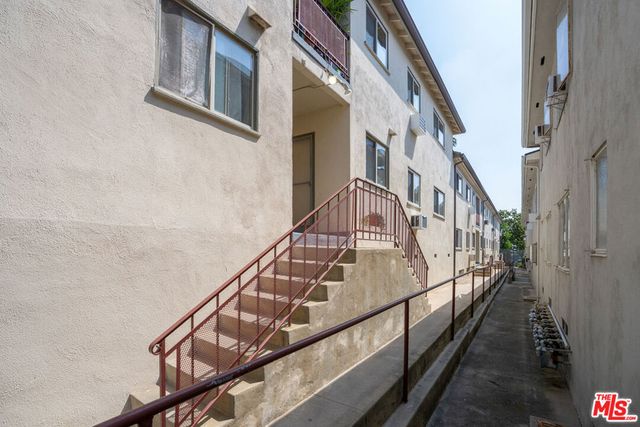 1633 N Laurel Avenue, Los Angeles, CA 90046