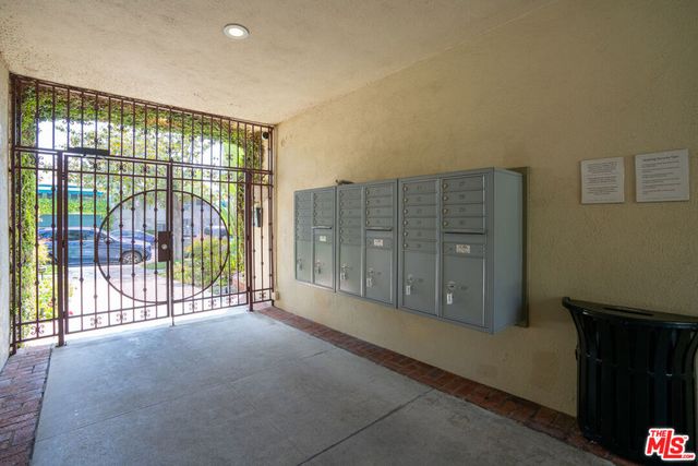 1633 N Laurel Avenue, Los Angeles, CA 90046