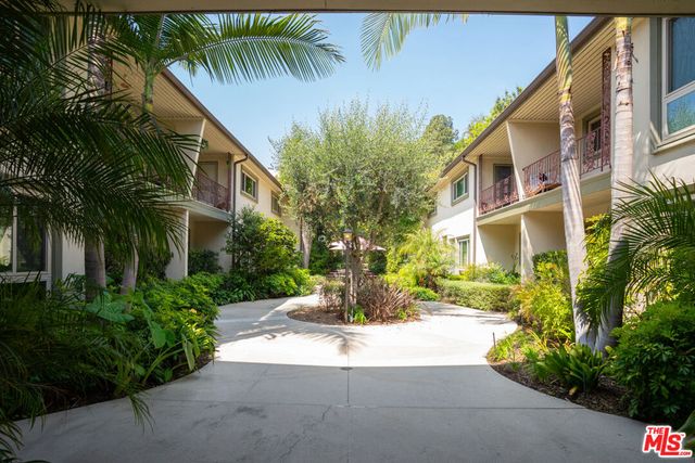 1633 N Laurel Avenue, Los Angeles, CA 90046