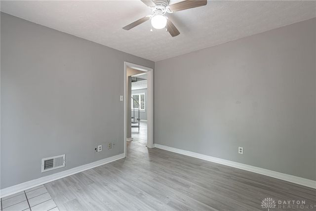 521 Oakview Drive, Dayton, OH 45429