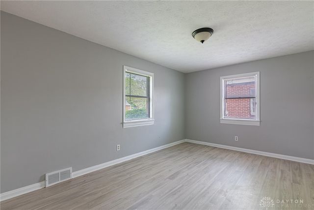 521 Oakview Drive, Dayton, OH 45429