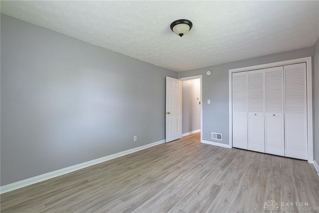521 Oakview Drive, Dayton, OH 45429