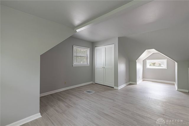 521 Oakview Drive, Dayton, OH 45429