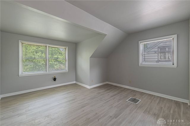521 Oakview Drive, Dayton, OH 45429