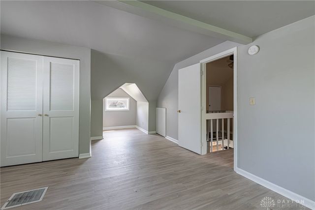 521 Oakview Drive, Dayton, OH 45429