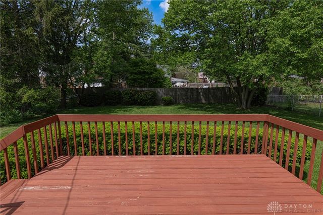 521 Oakview Drive, Dayton, OH 45429