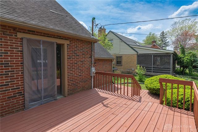 521 Oakview Drive, Dayton, OH 45429