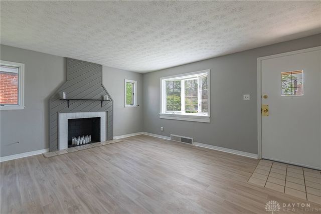521 Oakview Drive, Dayton, OH 45429