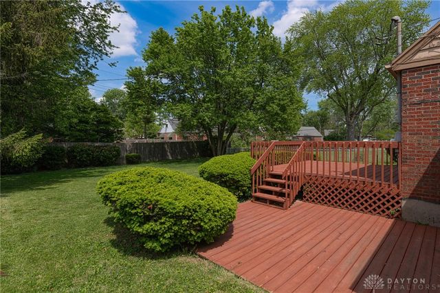 521 Oakview Drive, Dayton, OH 45429