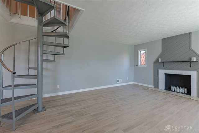 521 Oakview Drive, Dayton, OH 45429