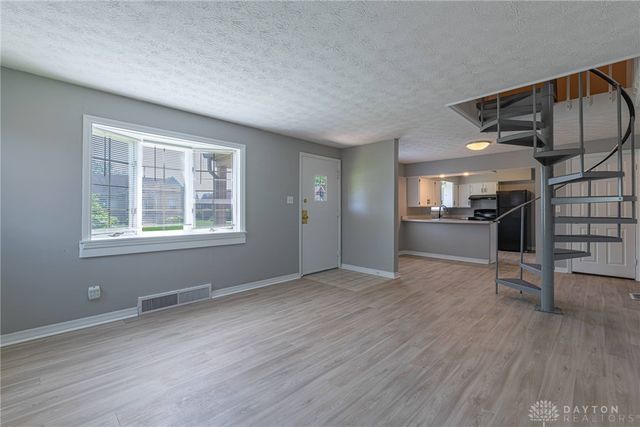 521 Oakview Drive, Dayton, OH 45429