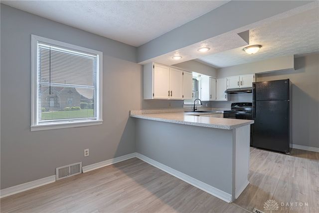 521 Oakview Drive, Dayton, OH 45429