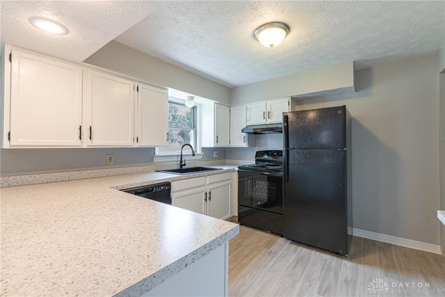 521 Oakview Drive, Dayton, OH 45429