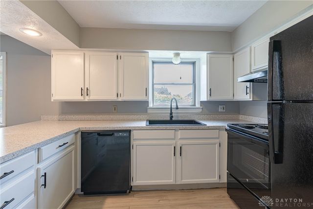 521 Oakview Drive, Dayton, OH 45429