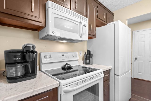239 Golden Pond Ave, Oak Grove, KY 42262