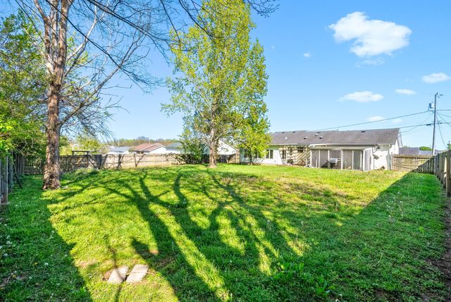 239 Golden Pond Ave, Oak Grove, KY 42262