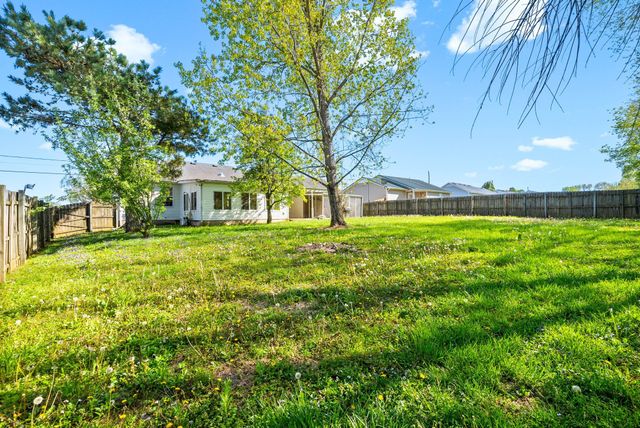239 Golden Pond Ave, Oak Grove, KY 42262