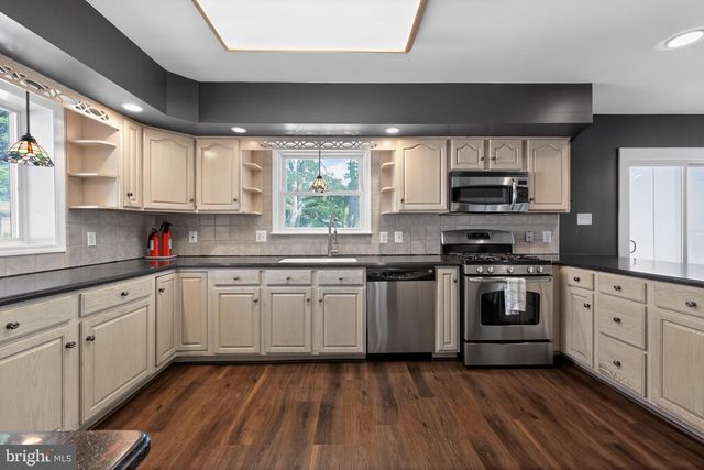 4 HAYES AVE, Berlin, NJ 08009