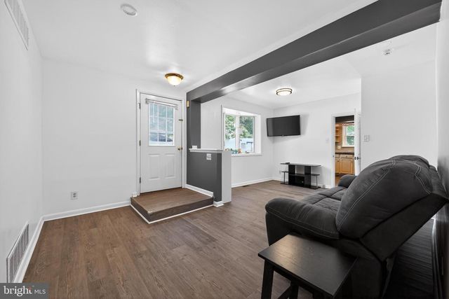 4 HAYES AVE, Berlin, NJ 08009