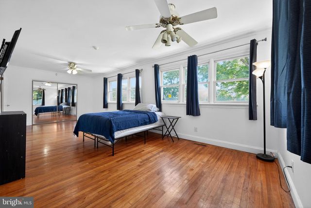 4 HAYES AVE, Berlin, NJ 08009