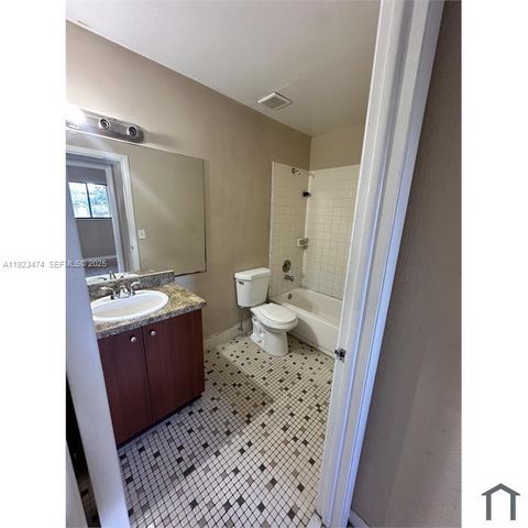 28120 SW 141st Pl 28120, Homestead, FL 33033