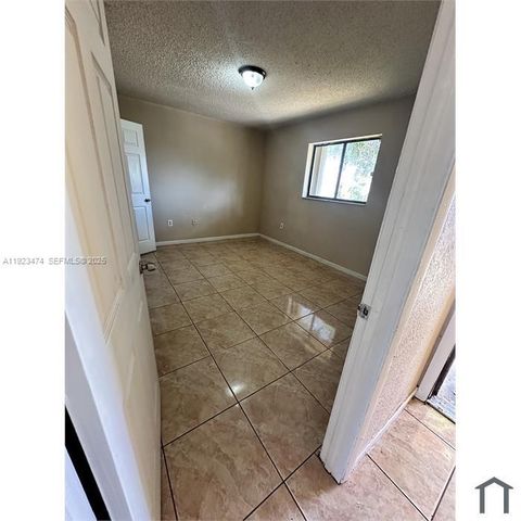 28120 SW 141st Pl 28120, Homestead, FL 33033