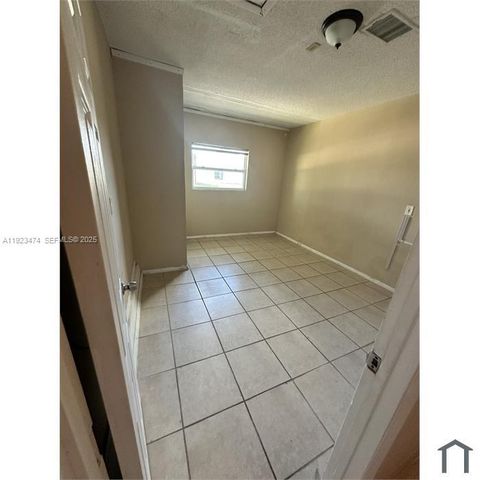 28120 SW 141st Pl 28120, Homestead, FL 33033