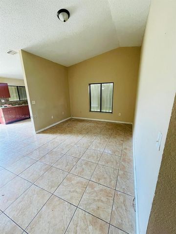 28120 SW 141st Pl 28120, Homestead, FL 33033