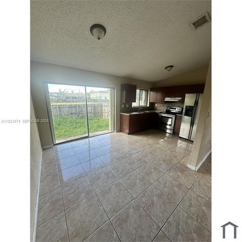 28120 SW 141st Pl 28120, Homestead, FL 33033