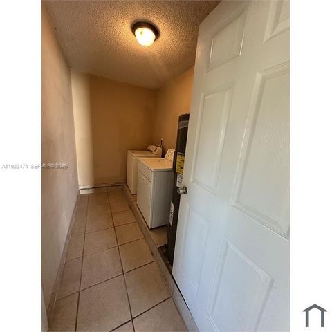 28120 SW 141st Pl 28120, Homestead, FL 33033