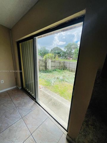 28120 SW 141st Pl 28120, Homestead, FL 33033