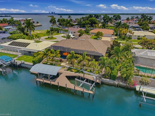 350 Meadowlark CT, Marco Island, FL 34145