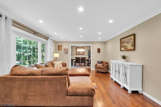 3 Aspen Dr, Chester Boro, NJ 07930