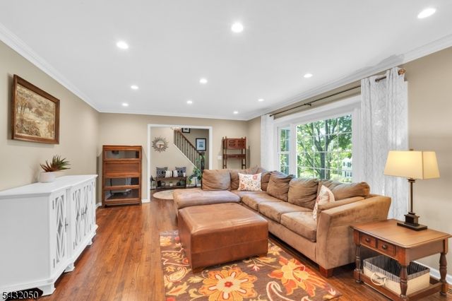 3 Aspen Dr, Chester Boro, NJ 07930