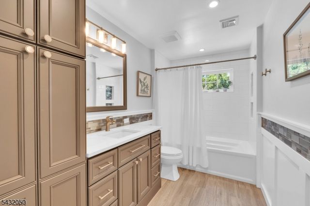 3 Aspen Dr, Chester Boro, NJ 07930