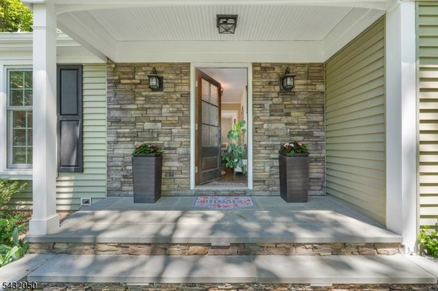 3 Aspen Dr, Chester Boro, NJ 07930